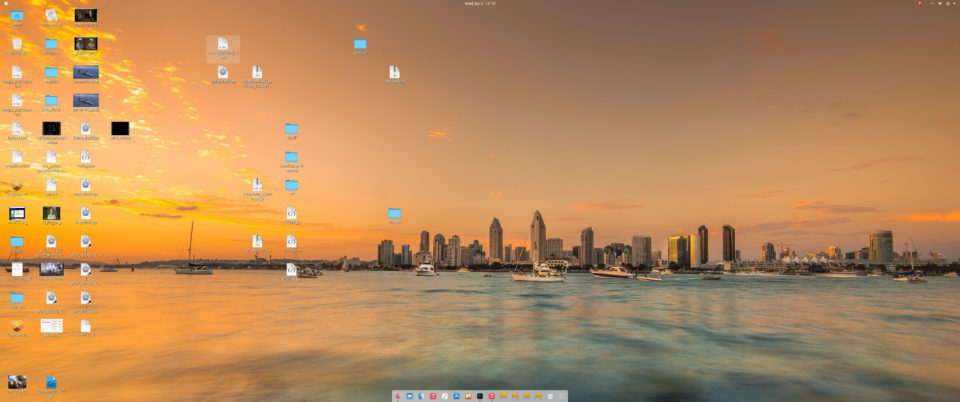 My Gnome desktop with the iOS theme enabled.